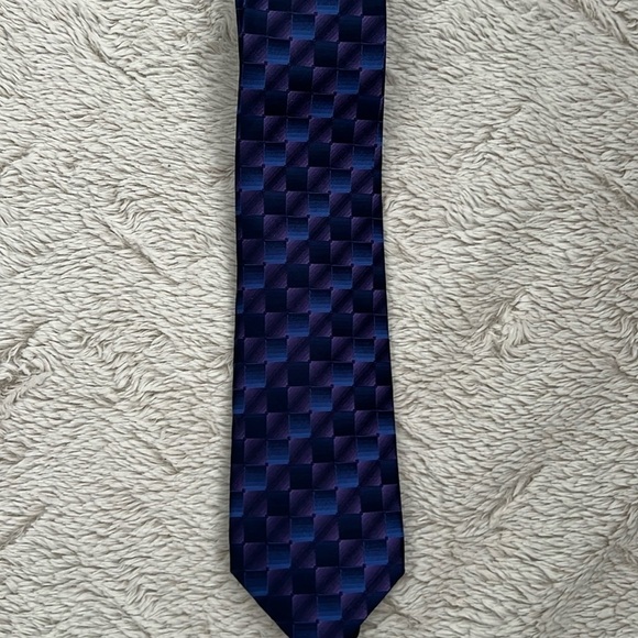 Van Heusen Silk Tie - Picture 1 of 4